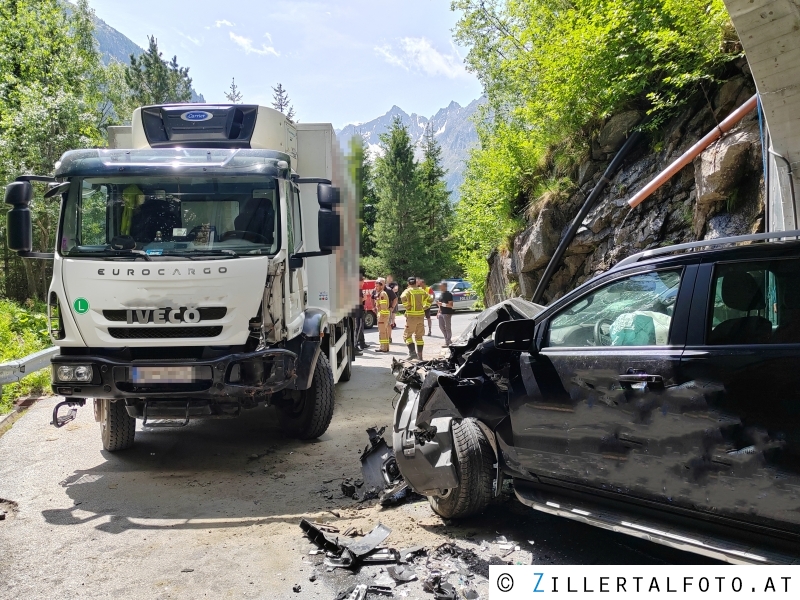 Kollision Zwischen Pkw Und Lkw Auf Schlegeis Alpenstra E Ginzling