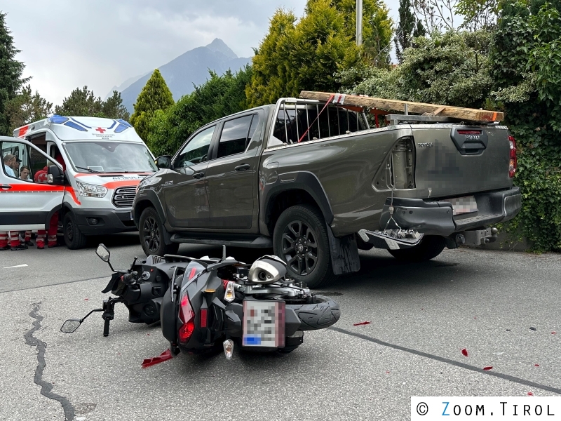 Kollision Zwischen Auto Und Motorrad In Schwaz Zillertalfoto At